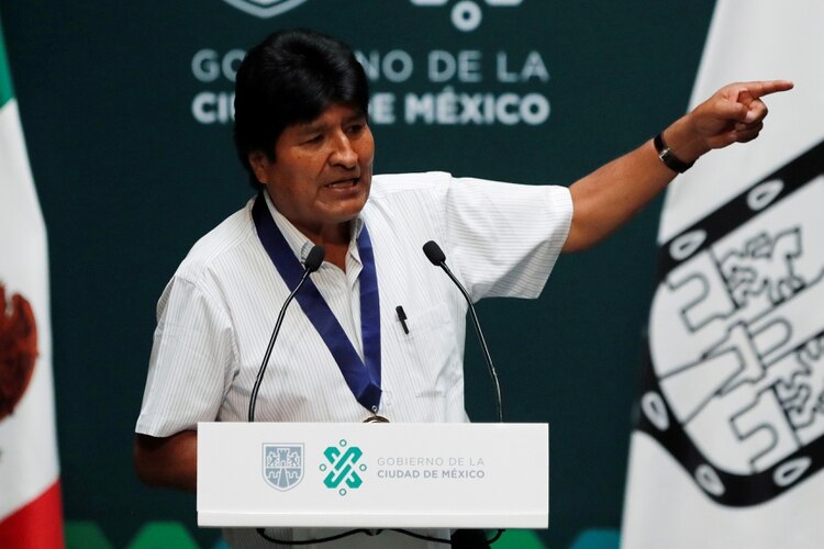 Evo Morales convocó a las Fuerzas Armadas para “luchar con el pueblo” y reiteró el pedido de una intervención del Papa Francisco