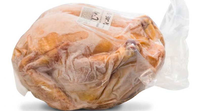 Según un informe, el pollo barato de supermercado podría desencadenar nuevas pandemias