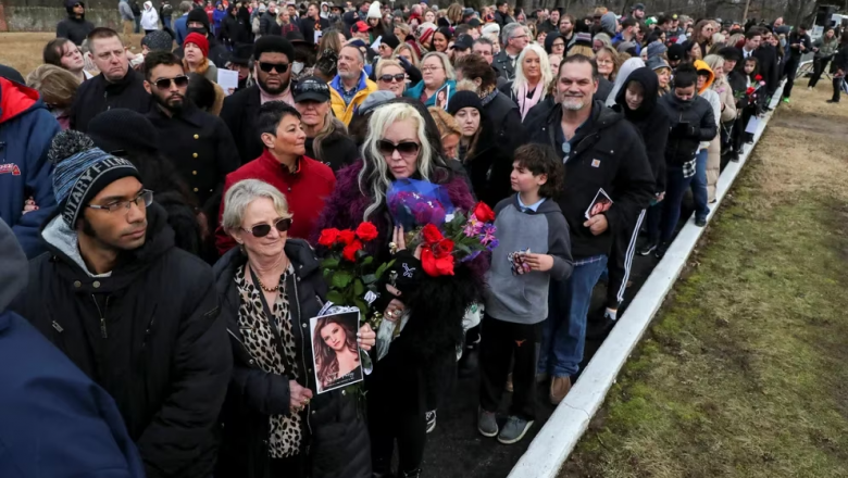 Cientos de personas despidieron a Lisa Marie Presley en Graceland en un memorial público